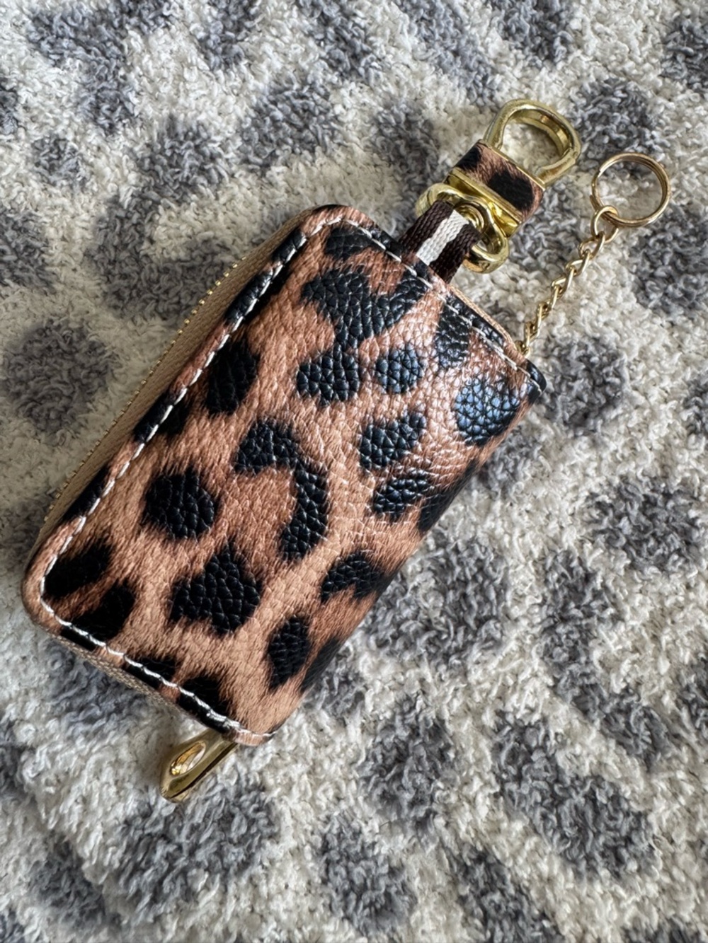 Leopard Print Keychain key fob holder with gold key chain - Picture 2 of 6